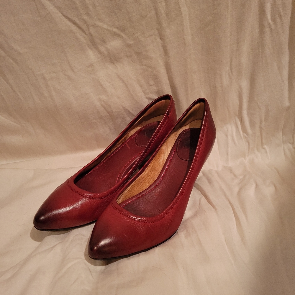 Frye Regina Pumps